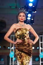 Model walk the ramp for the Ace Designer Rehan Shah for Timeless Paragon- Classic Diamond Jewellery on 28th Sept 2012 (11).jpg